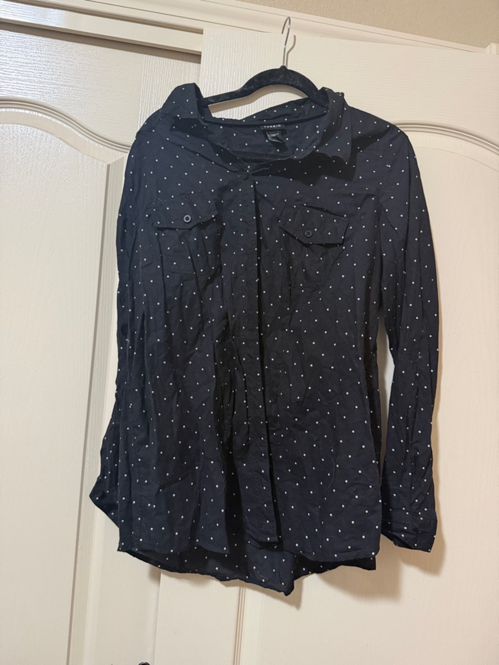 torrid Black Button-Down Shirt with White Dot Print size 2